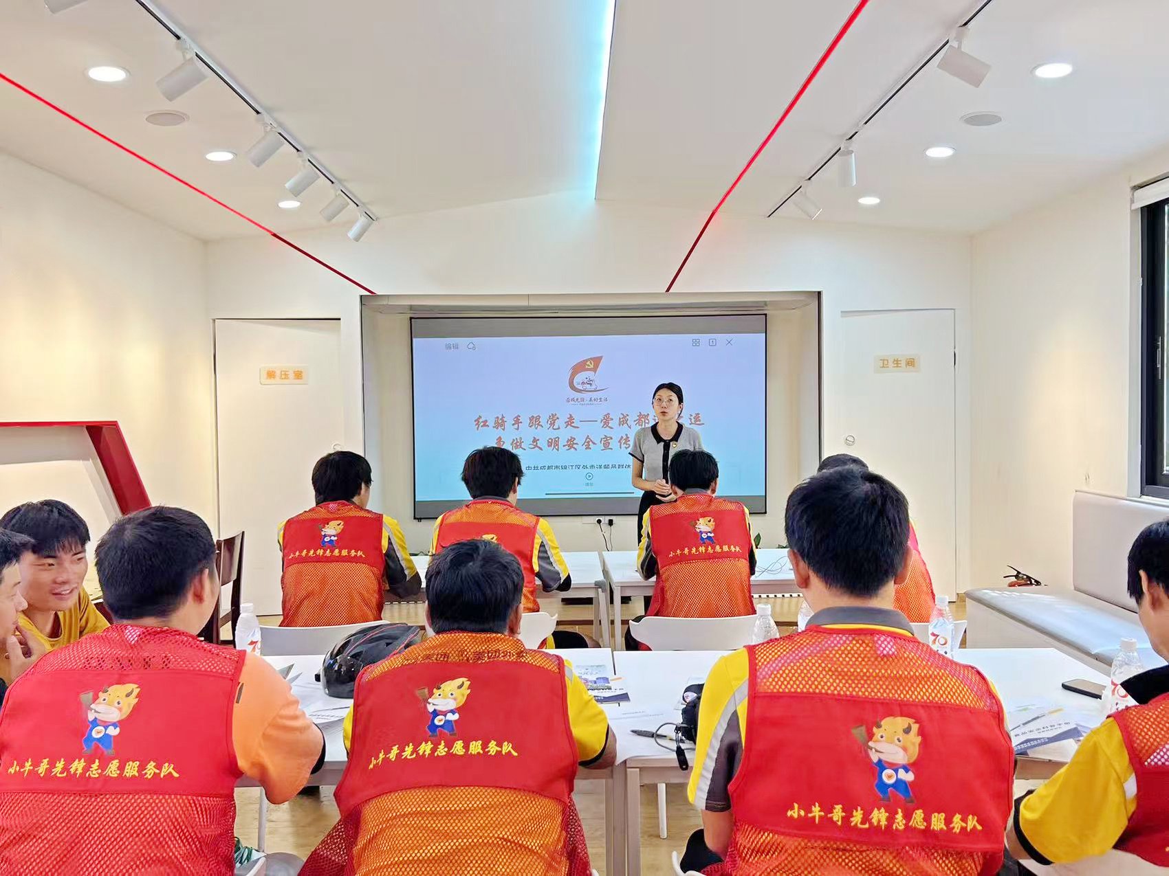 从771名党员骑手到5000余件治理线索 3组数据7张图看懂成都网约配送员党建怎么干